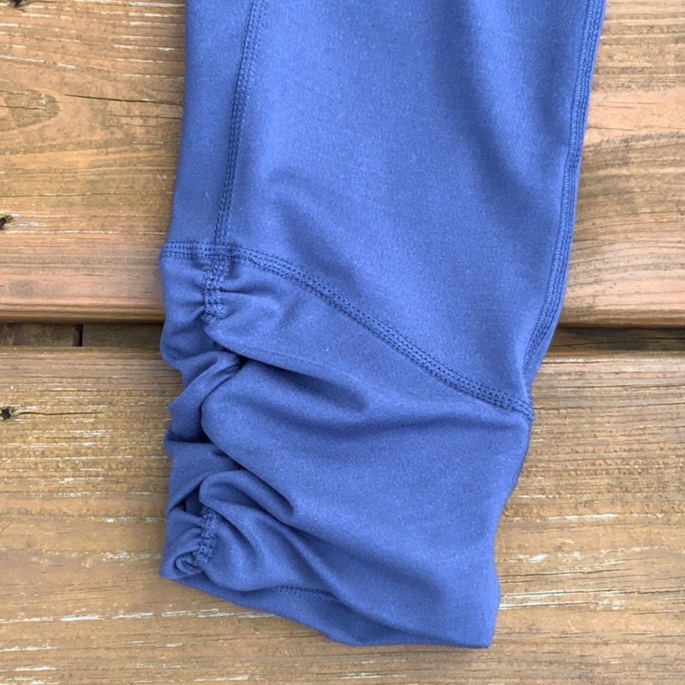 Old Navy Activewear Cropped Pants With Ruching - Picture 5 of 6